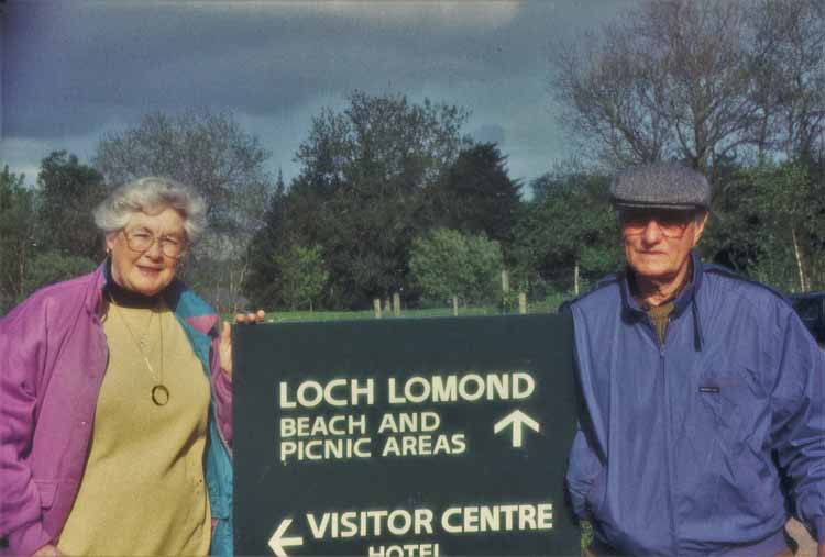 lake lomond sign